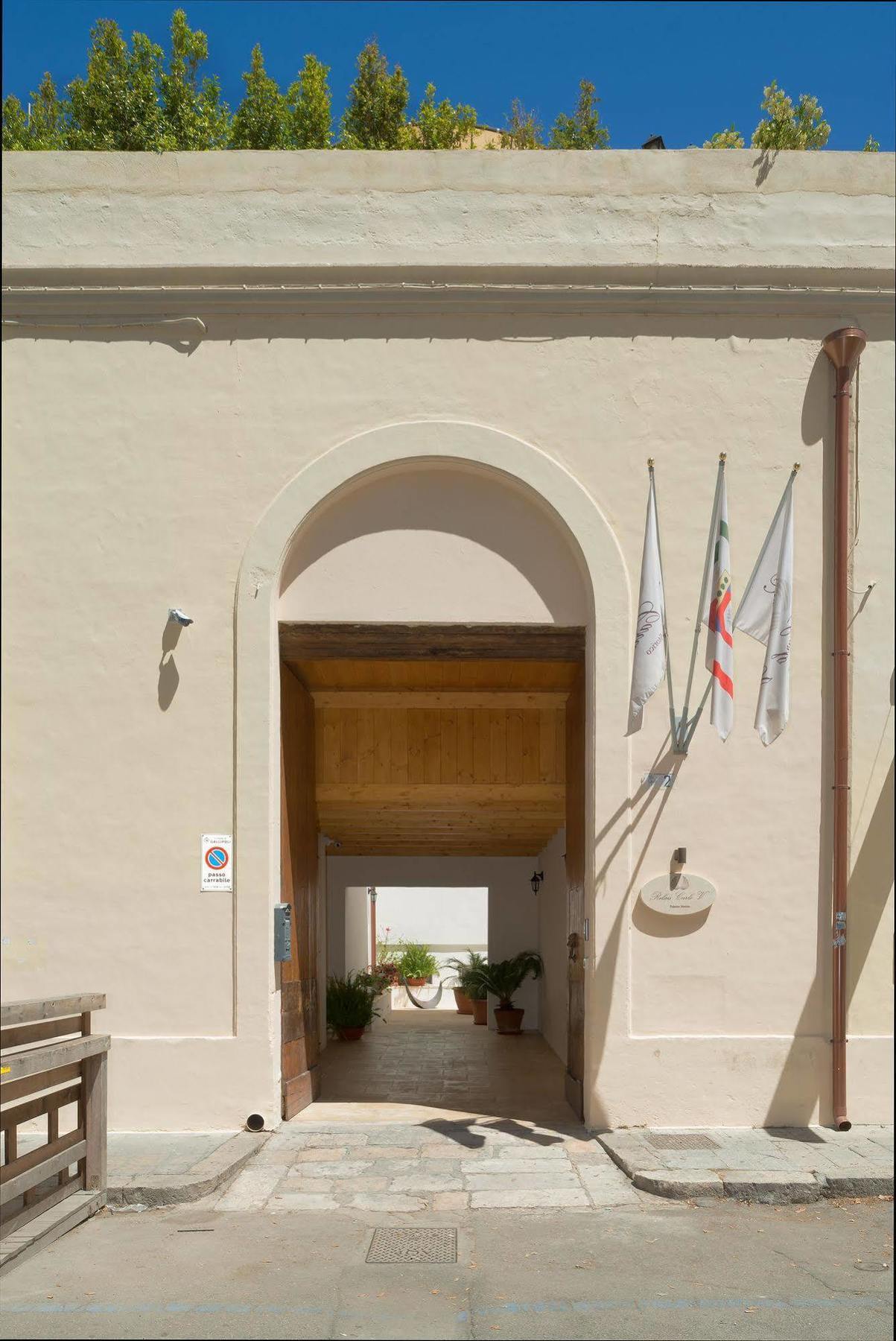 Relais Carlo V - Palazzo Storico Bed and Breakfast Gallipoli Eksteriør billede